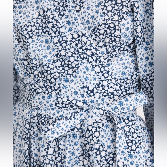 Madewell Blue & White Crinkle Wrap Mini Dress in Quilted Floral Sz 2 - Picture 4 of 16